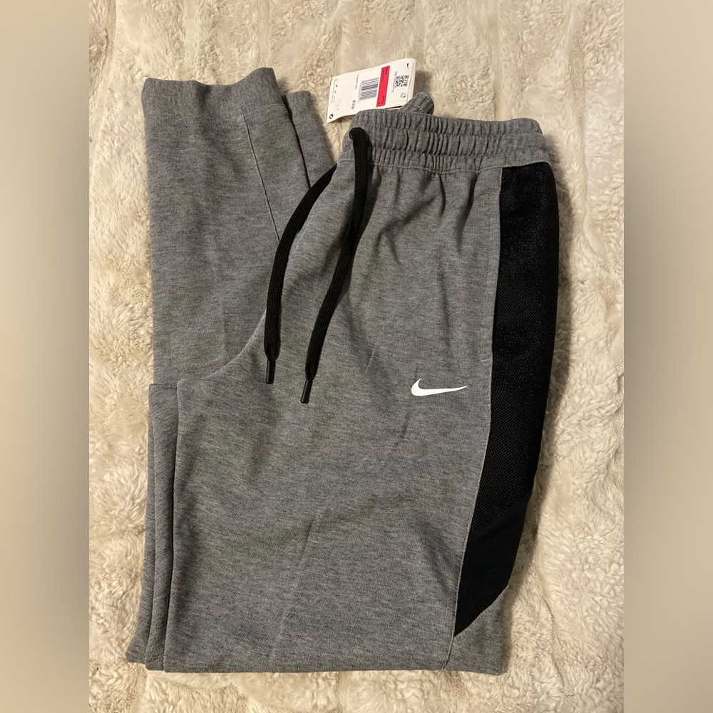 BNWT Mens, Size Large Nike Basketball Pants